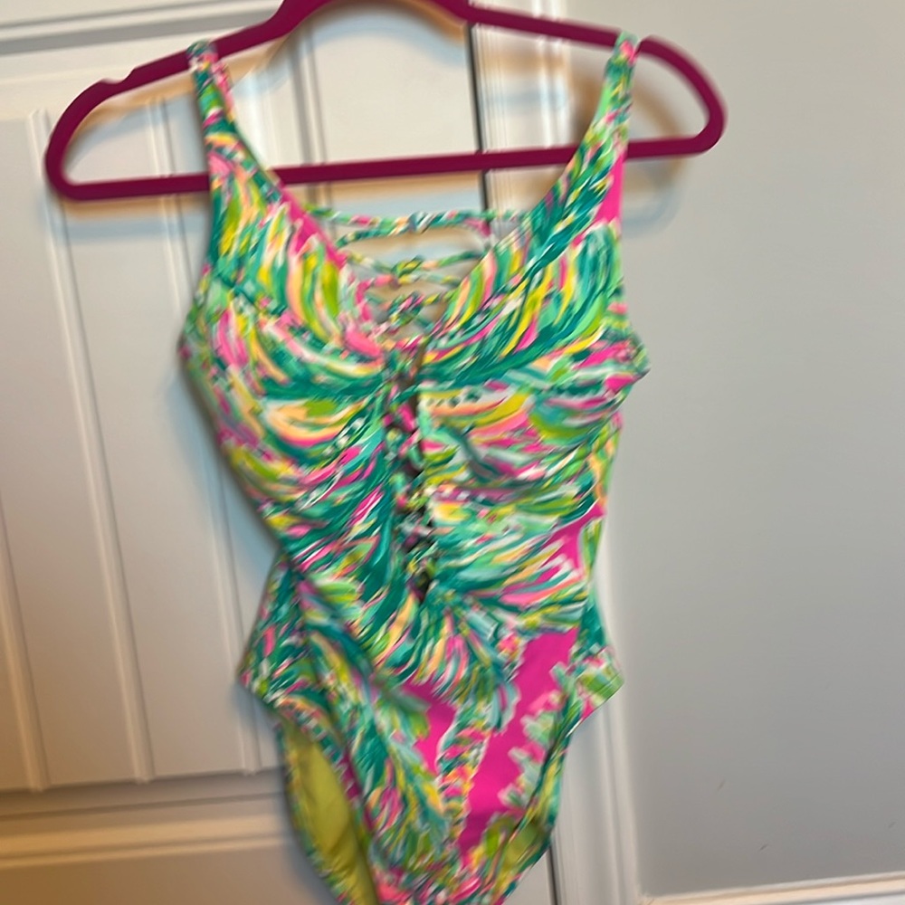 Lilly Pulitzer Isle Lattice one piece suit, size 4